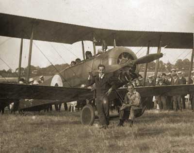 AJ Cobham Flying at Reading June 1919, click for larger image