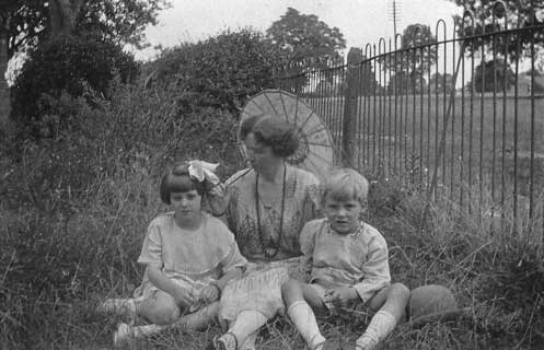 Florence Bradshaw and children